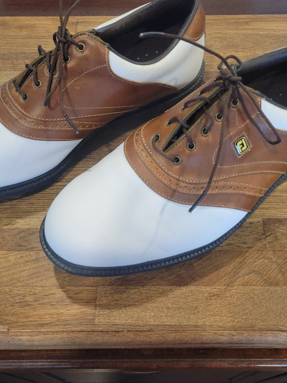 Men's golf shoes